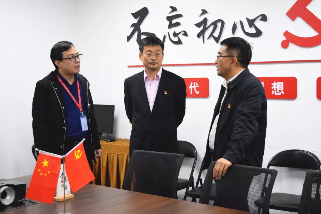 中共安陽市委網(wǎng)信辦主任路玉軍、副主任王曉萌等一行人蒞臨安陽青峰網(wǎng)絡(luò)指導(dǎo)工作